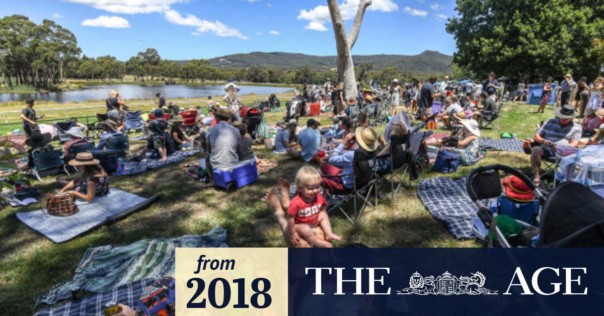 New Years Day Races at Hanging